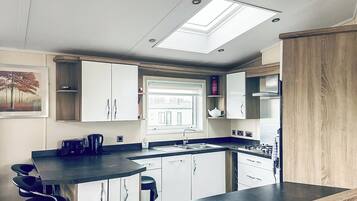 Fridge, oven, stovetop, toaster