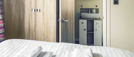 3 bedrooms, WiFi (free)