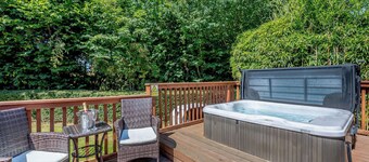 Lodge with one king-size double with en suite shower.