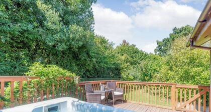 Lodge with one king-size double with en suite shower.