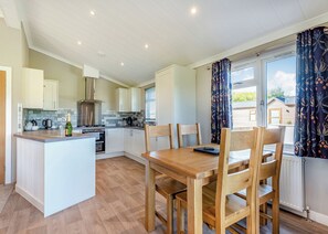 Dining - 2 bedroom accommodation in Shrewsbury (Shrewsbury)