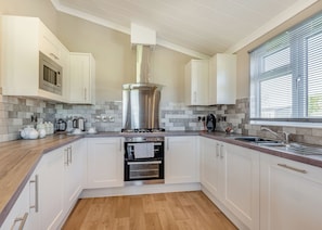 Refrigerador, horno, parrilla de estufa y lavavajillas 