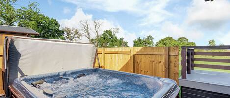 مغطس سبا خارجي