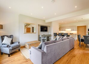 TV - Woodpecker Cottage 3 (Mablethorpe)