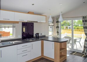 Fridge, oven, stovetop, dishwasher - Spacious, modern lodge with two doubles and one twin. (Arnold)