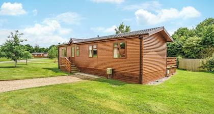 Luxury lodge with king-size bed with en suite shower.