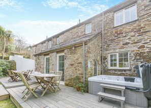 Outdoor dining - 3 bedroom accommodation in Watergate, Looe (Watergate, Looe)