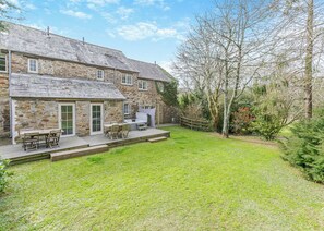 Outdoor dining - 1 bedroom accommodation in Watergate, Looe (Watergate, Looe)