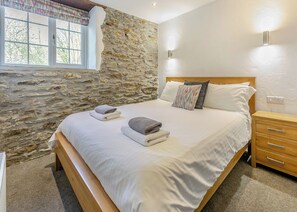 3 bedrooms, free WiFi - 3 bedroom accommodation in Watergate, Looe (Watergate, Looe)
