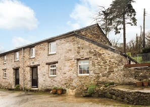 Exterior - Scrumpy is a two-storey cottage. (Watergate, Looe)