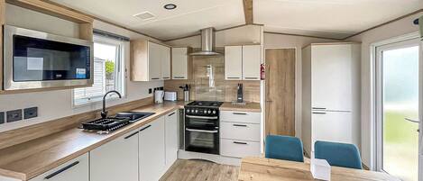 Fridge, oven, stovetop, toaster