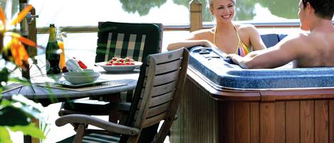 Tina de hidromasaje al aire libre