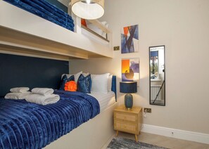 2 bedrooms, free WiFi - Stylish and contemporary lodge. (South Duffield, Nr York)