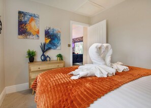 2 bedrooms, internet - 2 bedroom accommodation in South Duffield, Nr York (South Duffield, Nr York)