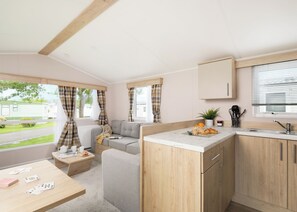 Living area - 1 bedroom accommodation in Stratford-upon-Avon (Stratford-upon-Avon)