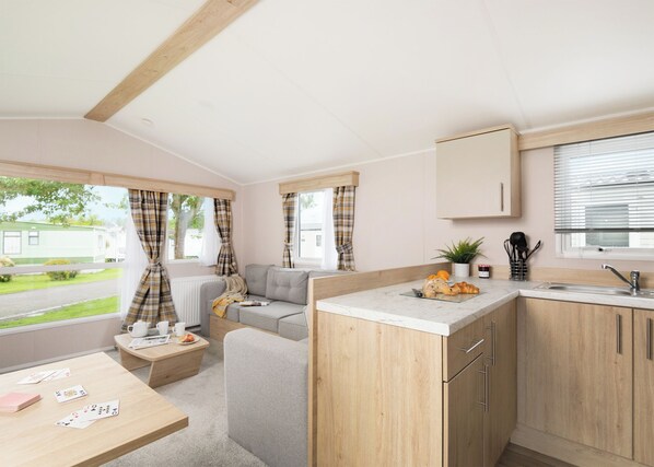 Living area - 1 bedroom accommodation in Stratford-upon-Avon (Stratford-upon-Avon)