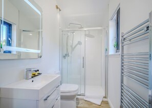 Bathroom - 3 bedroom accommodation in Annbank, Ayr (Annbank, Ayr)