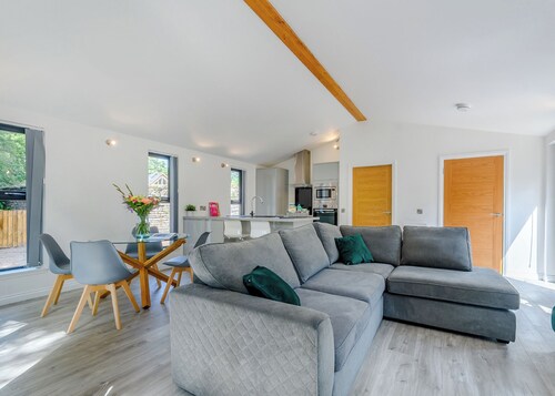 3 bedroom accommodation in Annbank, Ayr
