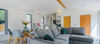 3 bedroom accommodation in Annbank, Ayr