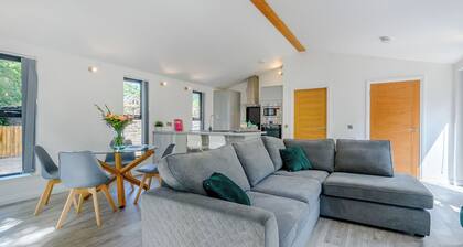 3 bedroom accommodation in Annbank, Ayr