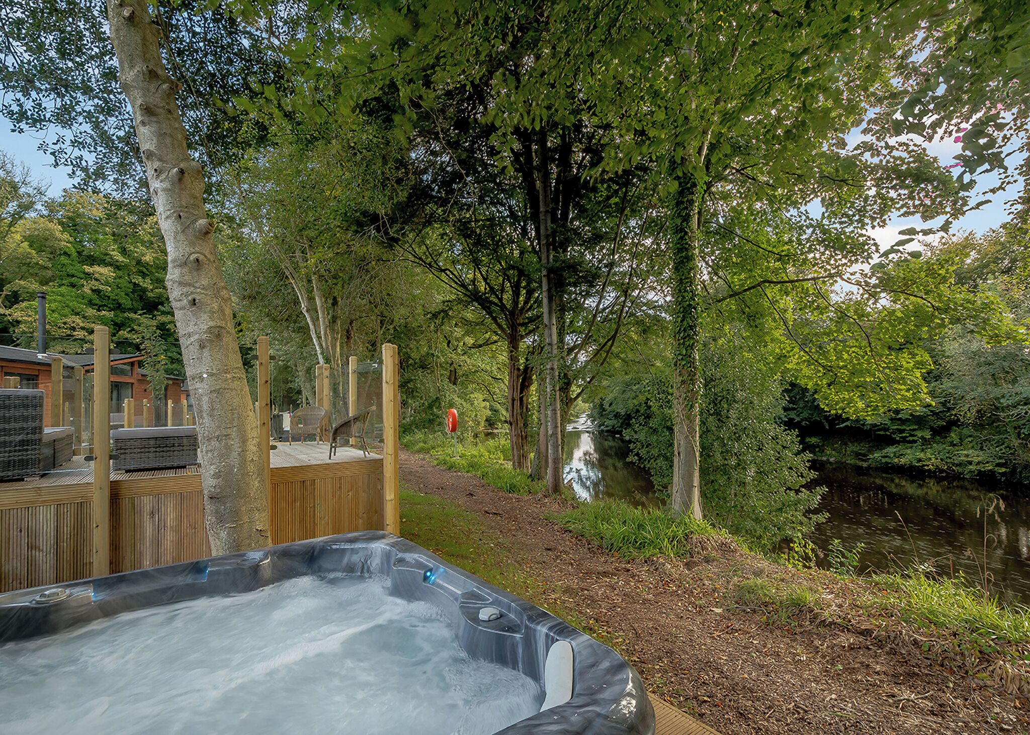 Outdoor spa tub