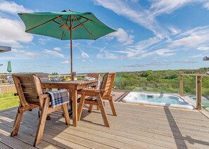 Outdoor dining - Luxurious and contemporary studio pod with double sofa bed. (Narberth)