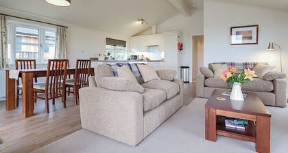 Contemporary south facing lodge.