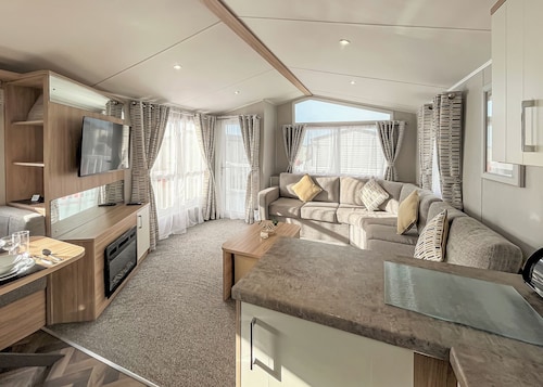 Additional sleeping for two in the lounge area.