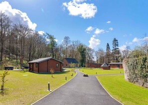 Property grounds - 2 bedroom accommodation in Annbank, Ayr (Annbank, Ayr)