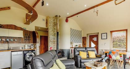 Luxurious and stylish modern lodge with one master double and one twin.