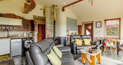 Luxurious and stylish modern lodge with one master double and one twin.