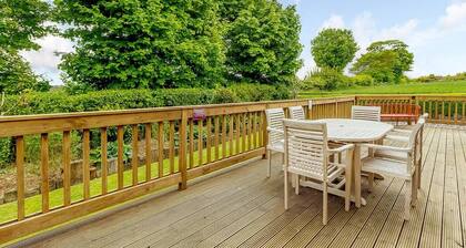 Luxurious and stylish modern lodge with one master double and one twin.