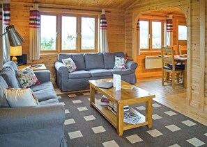 TV - Spacious and luxurious lodge. (Carnmenellis, Nr Falmouth)