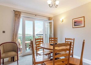 Dining - Spacious and stylish villa with beach views. (Porth, Nr Newquay)