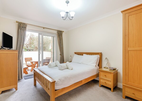 Unclassified image, 1 of 11, button - Spacious and stylish villa with beach views. (Porth, Nr Newquay)