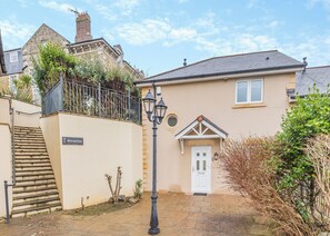 Exterior - Spacious and stylish villa with beach views. (Porth, Nr Newquay)