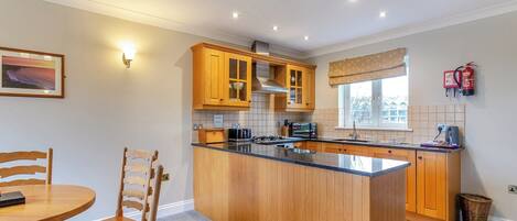 KĂŒhlschrank, Ofen, Herdplatte, GeschirrspĂŒler