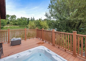 Tina de hidromasaje al aire libre