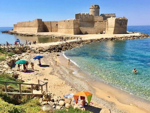 LE CASTELLA RESIDENCE APP. 7