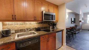 Estudio | Cocina privada | Cafetera y tetera y tostadora