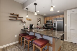 Leilighet, 2 soverom | Eget kjøkken | Kjøleskap, ovn, kaffetrakter/tekoker og brødrister