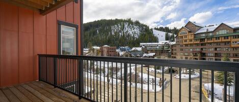 Condo, 2 Bedrooms | Property grounds