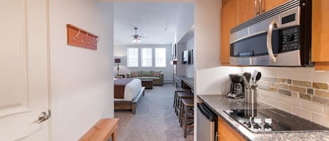 Studio | Private kitchen | Coffee/tea maker, toaster