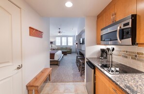 Private kitchen - Fraser Crossing/Founders Pointe, Studio Apartment Premium Unit 3620 (Winter Park)