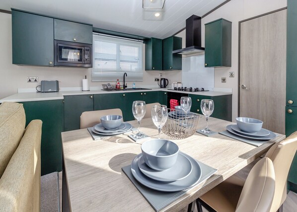 Fridge, oven, stovetop, dishwasher - 2 bedroom accommodation in Eaton, Congleton (Eaton, Congleton)