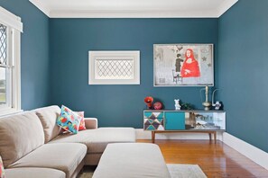 Fernseher, Kamin, Videospiele, Bücher