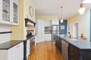 Private kitchen - 4-Bed 3-Bath Sunset Haven (Sunset Strip)
