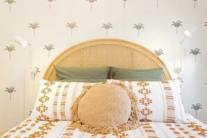 2 bedrooms, iron/ironing board, travel cot, WiFi