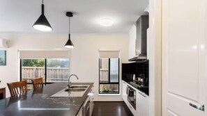 Coffee/tea maker, microwave, oven, dishwasher - Modern Family Home w/ Large Backyard & Fast WiFi (Cowes)