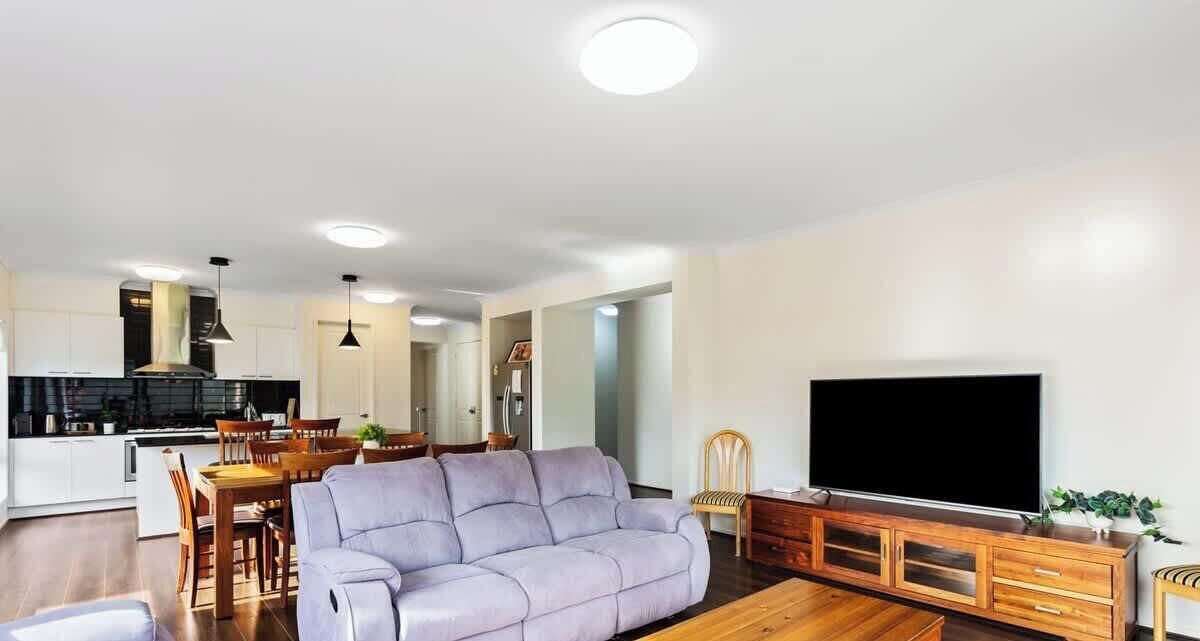 Modern Family Home W/ Large Backyard & Fast Wifi - Cowes